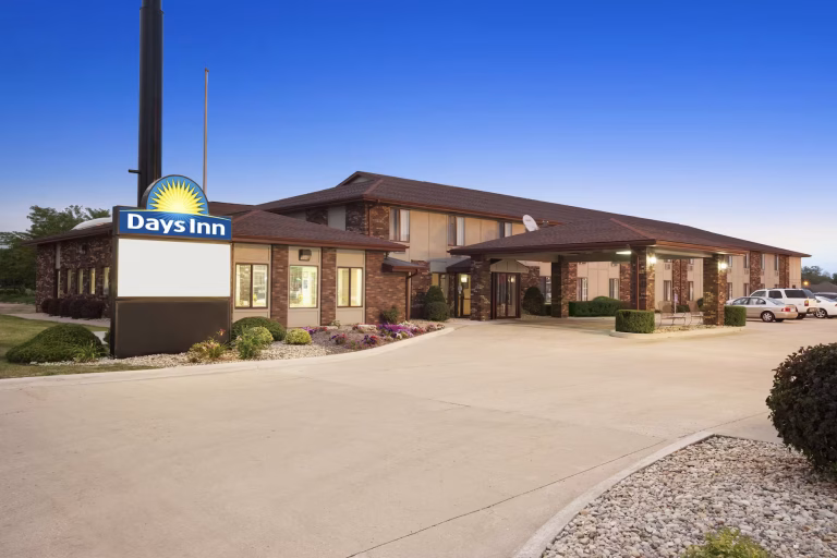 04593 exterior view 1 768x512