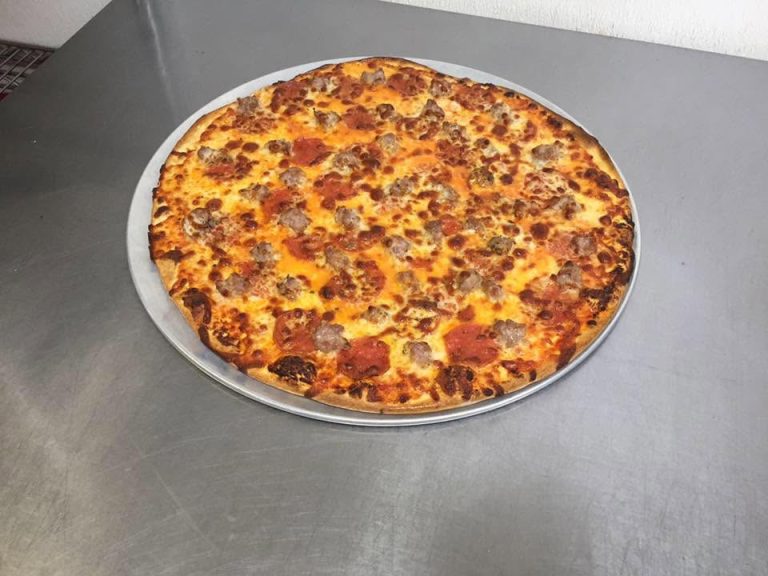 Halftime Restaurant 4 768x576