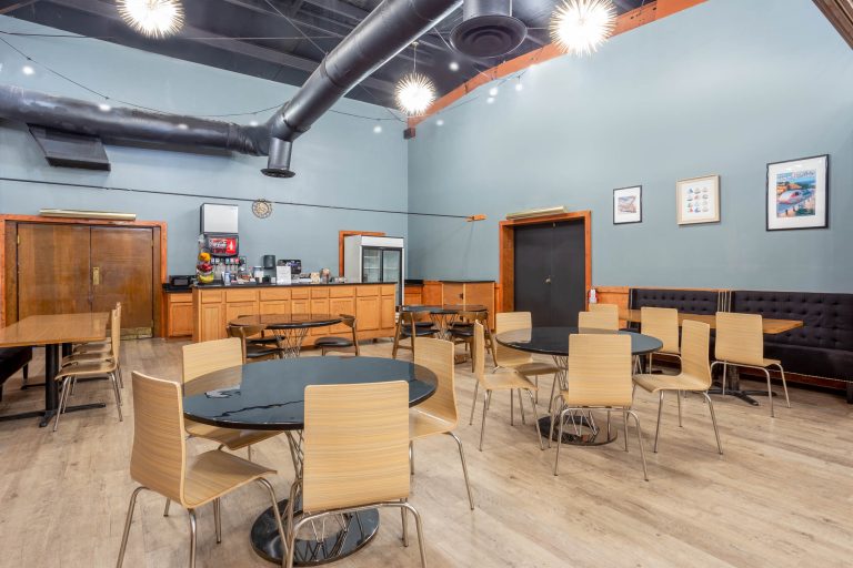 Starved Rock Motor Inn Breakfast Area 768x512